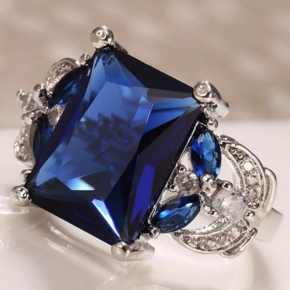 Topaz Ring blue, green and red. I only have size 7 - Picture 4 of 6